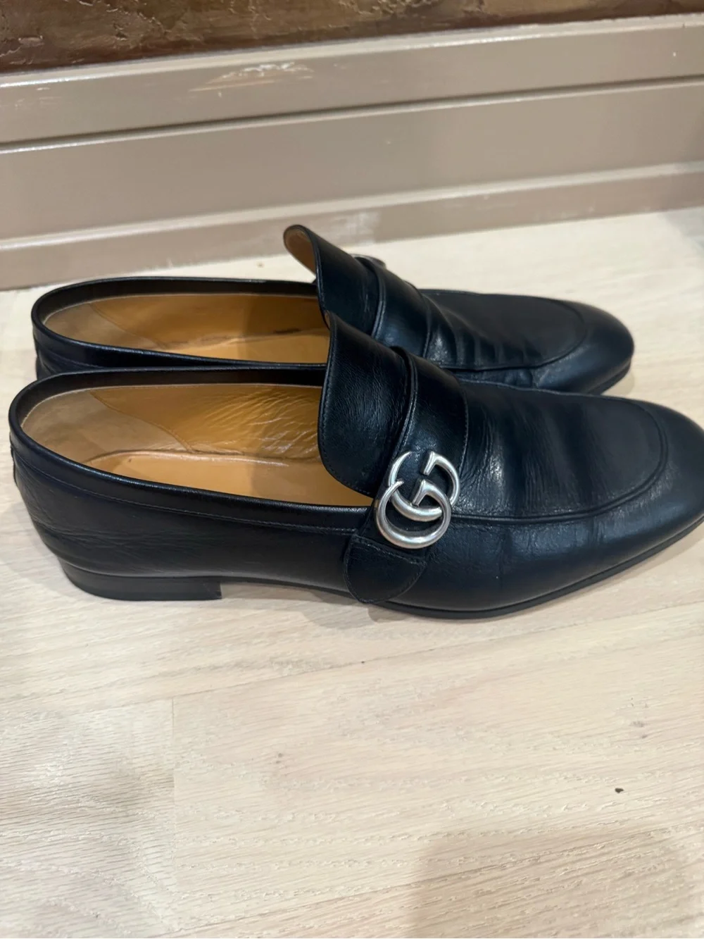 Gucci Black Leather Men’s Slip-On Loafers with Silver Double-G Bit